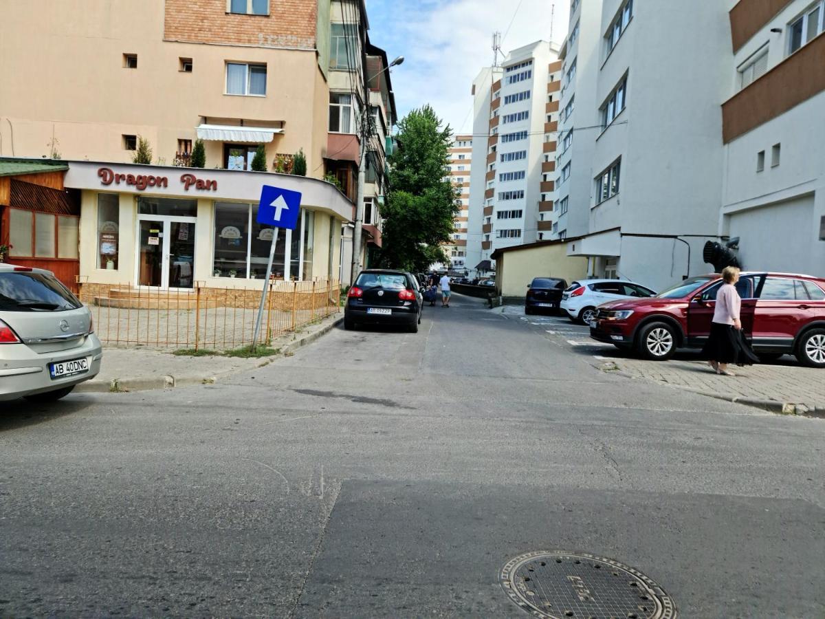 Garsoniera 1 Decembrie Apartment อัลบายูเลีย ภายนอก รูปภาพ