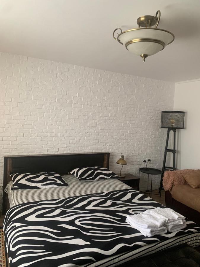 Garsoniera 1 Decembrie Apartment อัลบายูเลีย ภายนอก รูปภาพ
